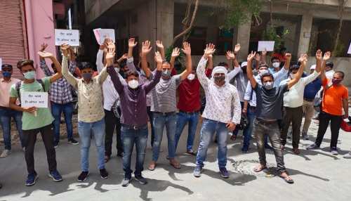 Rajasthan के बेरोजगारों का सांकेतिक धरना, करीब एक दर्जन भर्तियों की विज्ञप्ति जारी करने की मांग Rajasthan के बेरोजगारों का सांकेतिक धरना, करीब एक दर्जन भर्तियों की विज्ञप्ति जारी करने की मांग
