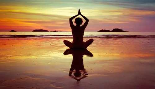 International Day of Yoga: पूरी दुनिया को रोग मुक्त करने के लिए 'योग' बन रहा है संजीवनी बूटी International Day of Yoga: पूरी दुनिया को रोग मुक्त करने के लिए 'योग' बन रहा है संजीवनी बूटी