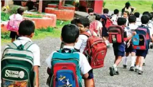 Ranchi: फीस मामले में DC का यू टर्न, अभिभावकों को देना होगा ट्यूशन फीस के साथ अन्य शुल्क Ranchi: फीस मामले में DC का यू टर्न, अभिभावकों को देना होगा ट्यूशन फीस के साथ अन्य शुल्क