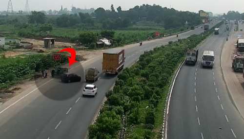 Highway पर हुआ खतरनाक हादसा, पलक झपकते ही गाड़ी का हुआ ऐसा हाल - देखें Shocking Video Highway पर हुआ खतरनाक हादसा, पलक झपकते ही गाड़ी का हुआ ऐसा हाल - देखें Shocking Video