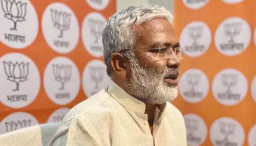 लखनऊ: बौद्ध मंदिर पहुंचे BJP प्रदेश अध्यक्ष स्वतंत्र देव, गरीबों की खुशहाली के लिए गुरु से लिया आशीर्वाद लखनऊ: बौद्ध मंदिर पहुंचे BJP प्रदेश अध्यक्ष स्वतंत्र देव, गरीबों की खुशहाली के लिए गुरु से लिया आशीर्वाद