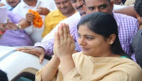 दो दिवसीय लखनऊ दौरे पर अनुप्रिया पटेल, विधानसभा चुनाव की तैयारियों को देंगी धार दो दिवसीय लखनऊ दौरे पर अनुप्रिया पटेल, विधानसभा चुनाव की तैयारियों को देंगी धार