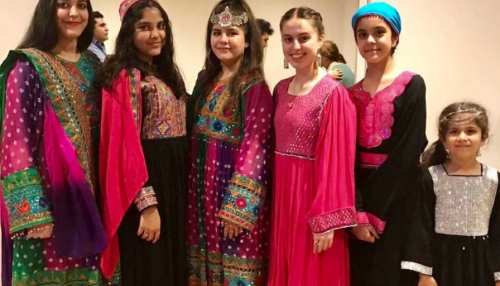 Do Not Touch My Clothes: रंगीन पोशाकों वाला कैंपेन, जो खूनी तालिबान पर तमाचे जैसा है Do Not Touch My Clothes: रंगीन पोशाकों वाला कैंपेन, जो खूनी तालिबान पर तमाचे जैसा है