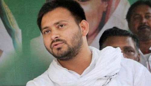 भ्रष्टाचार के मुद्दे पर बिहार सरकार के खिलाफ जमकर बरसे तेजस्वी, BJP ने दिलाई लालू राज की याद भ्रष्टाचार के मुद्दे पर बिहार सरकार के खिलाफ जमकर बरसे तेजस्वी, BJP ने दिलाई लालू राज की याद