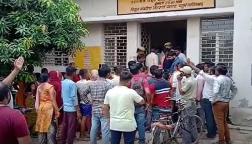 गाजियाबाद में करंट लगने से 3 दिन में दूसरी मौत, लोगों ने बताई विभाग की लापरवाही गाजियाबाद में करंट लगने से 3 दिन में दूसरी मौत, लोगों ने बताई विभाग की लापरवाही