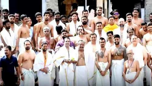 ऑस्ट्रेलिया सीरीज से पहले भगवान की शरण में टीम इंडिया, श्री पद्मनाभस्वामी का लिया आर्शीवाद ऑस्ट्रेलिया सीरीज से पहले भगवान की शरण में टीम इंडिया, श्री पद्मनाभस्वामी का लिया आर्शीवाद