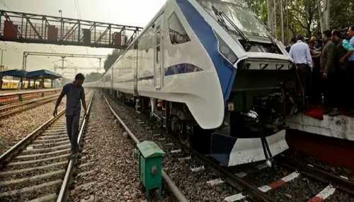 VIDEO: वंदे भारत ट्रेन को डिरेल करने की साजिश! ड्राइवर की सूझबूझ से टला बड़ा हादसा, लगाई इमरजेंसी ब्रेक