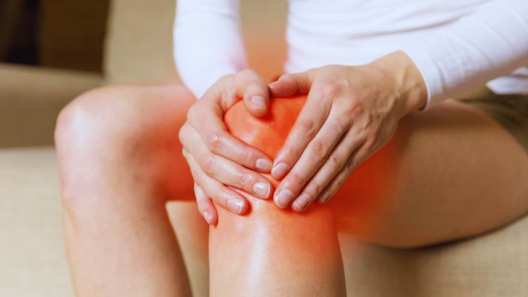 follow this one easy remedy to get rid of knee pain