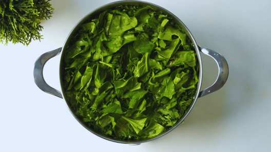 sarson ki saag ke fayde know about these health benefits of mustard leaves