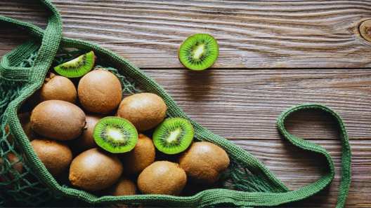 kiwi khane ke fayde know about these amazing health benefits of kiwi 