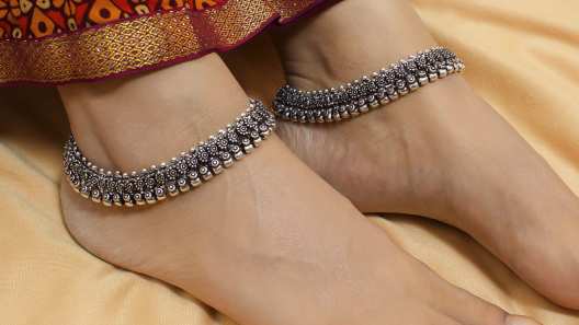 know about the benefits of wearing silver anklet 