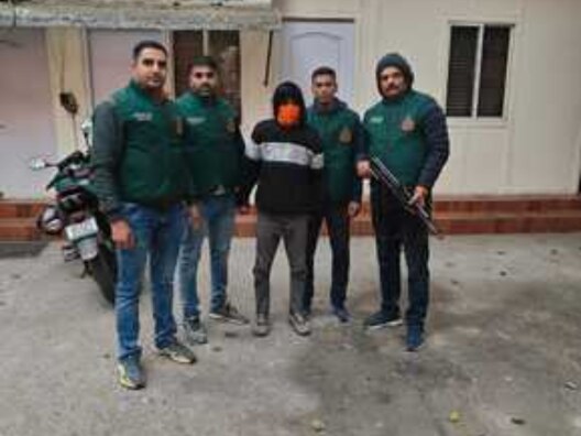 Delhi Crime: दिल्ली पुलिस की स्पेशल सेल ने लॉरेंस बिश्नोई सिंडिकेट के प्रमुख सदस्य और शार्पशूटर को किया गिरफ्तार Delhi Crime: दिल्ली पुलिस की स्पेशल सेल ने लॉरेंस बिश्नोई सिंडिकेट के प्रमुख सदस्य और शार्पशूटर को किया गिरफ्तार