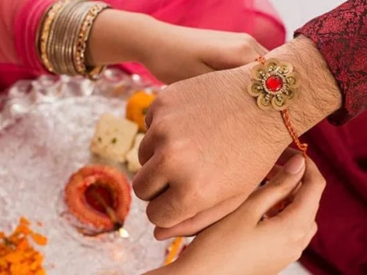 Raksha bandhan 2024 remedies shubh muhurat and rakhi bandhne ka tarika