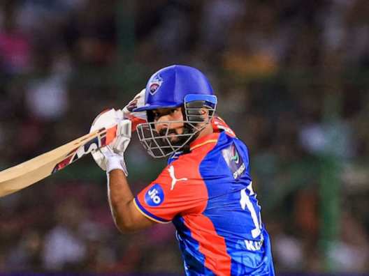 DPL 2024 Rishabh Pant will be seen hitting fours and sixes on the field fans remember IPL memories