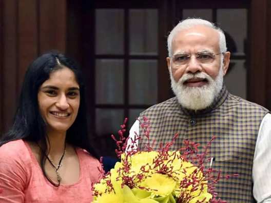 Olympics Disqualified Wrestler Vinesh Phogat refused pm narendra modi call in paris for recording conditions