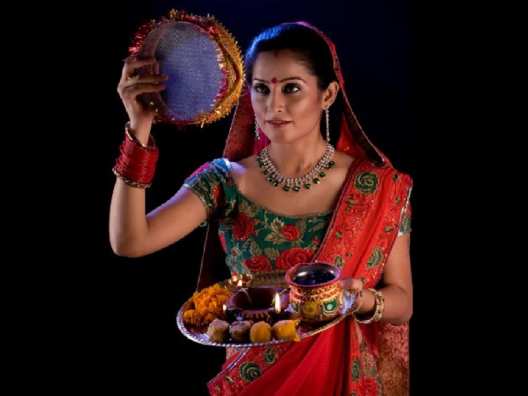 Karwa Chauth Upay for husband long age astro tips for women in vrat