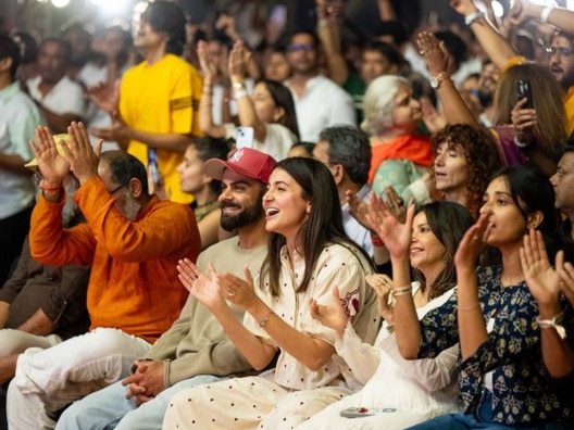 who is Krishna das kirtan virat kohli anushka sharma attended his event connection with neem karoli baba