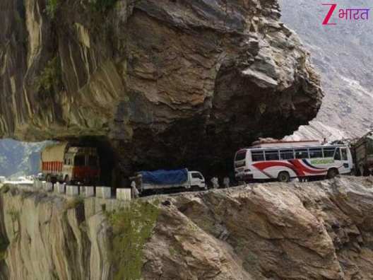Top 5 most dangerous roads in India includes NH 44 Rohtang pass Leh Manali Highway