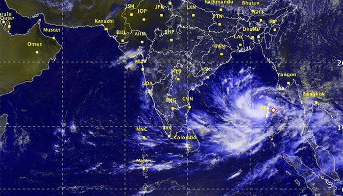 ओड़िशा, आंध्रप्रदेश में दस्तक देने को तैयार तूफान हुदहुद, 14 मीटर तक ऊंची उठ सकती हैं समुद्री लहरें ओड़िशा, आंध्रप्रदेश में दस्तक देने को तैयार तूफान हुदहुद, 14 मीटर तक ऊंची उठ सकती हैं समुद्री लहरें