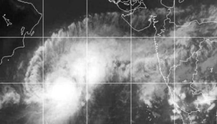 गंभीर चक्रवात में बदला ‘निलोफर’, गुजरात में अलर्ट गंभीर चक्रवात में बदला ‘निलोफर’, गुजरात में अलर्ट
