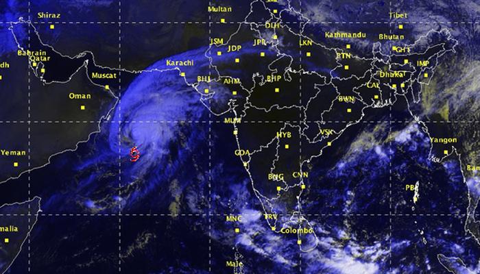 गुजरात के तट पर कम तीव्रता के साथ दस्तक देगा नीलोफर, लोगों को हटाने का कार्य शुरू गुजरात के तट पर कम तीव्रता के साथ दस्तक देगा नीलोफर, लोगों को हटाने का कार्य शुरू