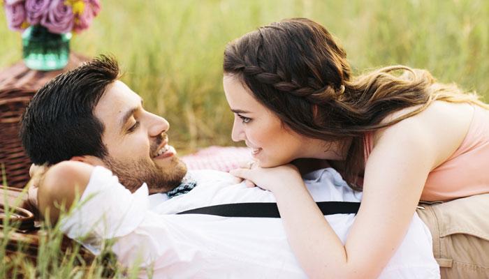 रात में महिलाएं और सुबह में पुरुष करना चाहते हैं सेक्स