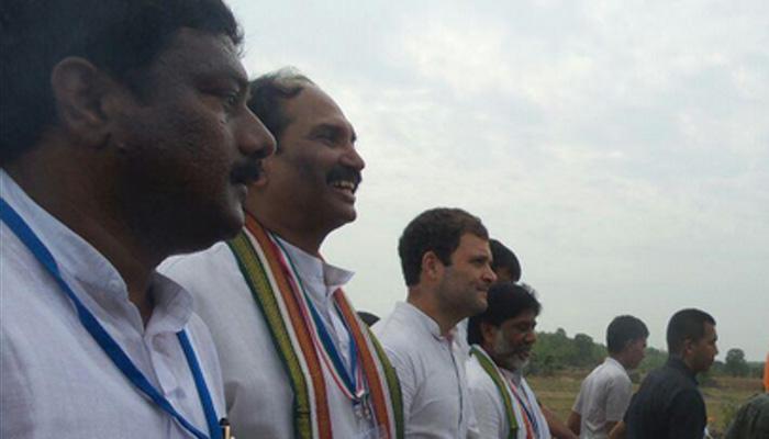 राहुल गांधी की तेलंगाना में पदयात्रा, प्रभावित किसानों से की मुलाकात राहुल गांधी की तेलंगाना में पदयात्रा, प्रभावित किसानों से की मुलाकात