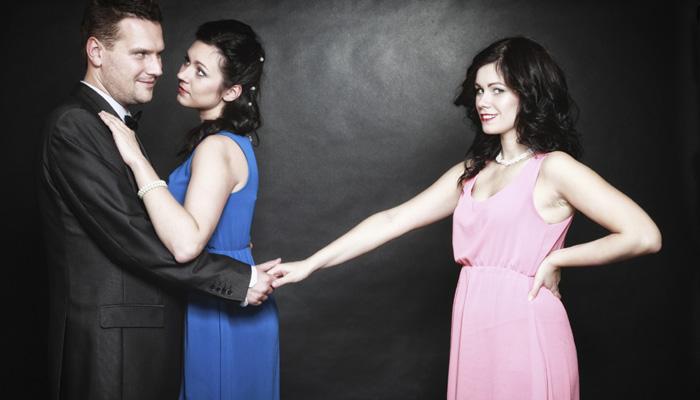 कामकाजी महिलाएं हो जाएं सावधान, आपके पति के हो सकते हैं कई अन्‍य महिलाओं से विवाहेत्‍तर संबंध