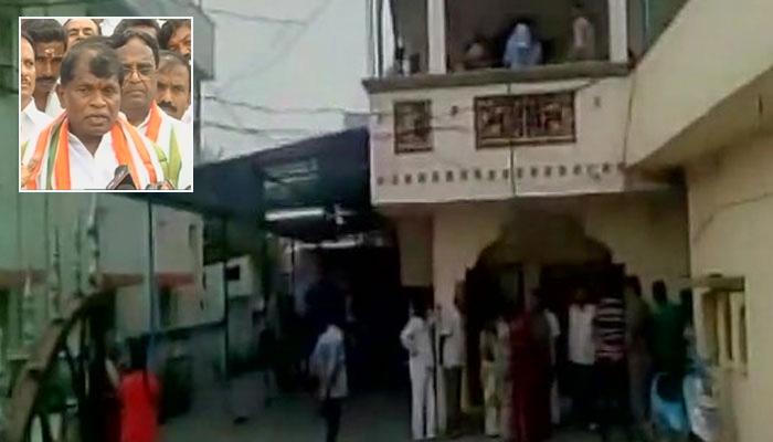 वारंगल अग्निकांड: पूर्व सांसद, उनकी पत्नी और बेटे के खिलाफ केस दर्ज वारंगल अग्निकांड: पूर्व सांसद, उनकी पत्नी और बेटे के खिलाफ केस दर्ज