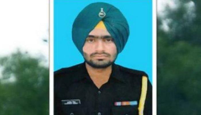 कुरुक्षेत्र: शहीद जवान मंदीप सिंह का अंतिम संस्कार राजकीय सम्मान के साथ किया गया कुरुक्षेत्र: शहीद जवान मंदीप सिंह का अंतिम संस्कार राजकीय सम्मान के साथ किया गया