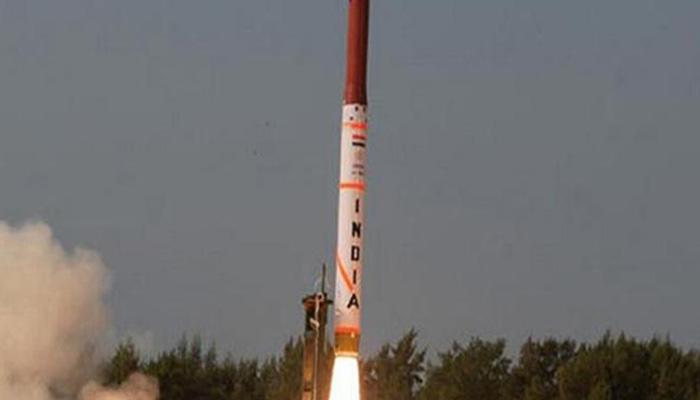 परमाणु क्षमता से लैस देश के सबसे घातक मिसाइल ‘अग्नि-5’ का हुआ सफल परीक्षण, जद में पाक-चीन समेत आधी दुनिया परमाणु क्षमता से लैस देश के सबसे घातक मिसाइल ‘अग्नि-5’ का हुआ सफल परीक्षण, जद में पाक-चीन समेत आधी दुनिया