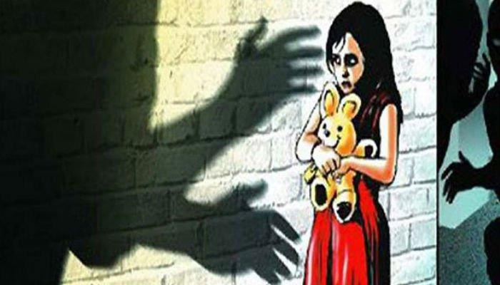 रोहतकः मेडिकल बोर्ड ने रेप पीड़िता 10 साल की बच्ची के गर्भपात का किया फैसला रोहतकः मेडिकल बोर्ड ने रेप पीड़िता 10 साल की बच्ची के गर्भपात का किया फैसला