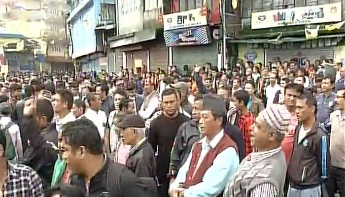 गोरखालैंड की मांग: बंद के 31वें दिन भी दार्जीलिंग में तनाव जारी, लेकिन हिंसा नहीं गोरखालैंड की मांग: बंद के 31वें दिन भी दार्जीलिंग में तनाव जारी, लेकिन हिंसा नहीं