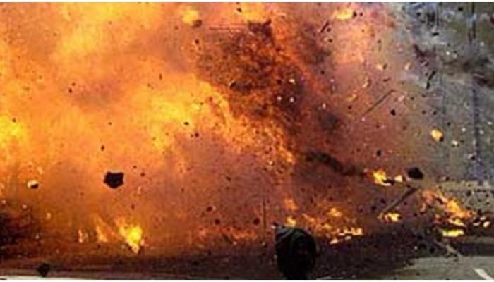 दार्जिलिंग में बम धमाका, कई दुकानें क्षतिग्रस्त दार्जिलिंग में बम धमाका, कई दुकानें क्षतिग्रस्त