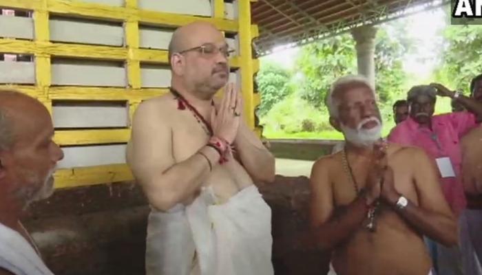 बीजेपी अध्यक्ष अमित शाह ने कन्नूर के राजराजेश्वर मंदिर में पूजा-अर्चना की बीजेपी अध्यक्ष अमित शाह ने कन्नूर के राजराजेश्वर मंदिर में पूजा-अर्चना की