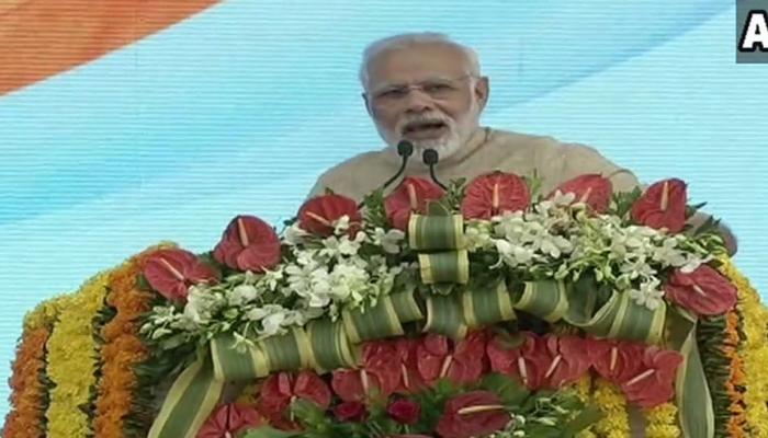 VIDEO, गुजरात में गरजे पीएम मोदी, देश को लूटने वालों को दिया ये संदेश VIDEO, गुजरात में गरजे पीएम मोदी, देश को लूटने वालों को दिया ये संदेश
