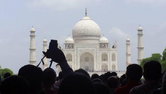 Taj Mahal Fails To Find Spot In Adopt A Heritage Scheme त जमहल क एक व र सत स थल क ग द ल य जन म भ नह म ल जगह Hindi News द श