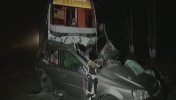 गुजरातः मेहसाणा में भीषण सड़क दुर्घटना, कार और बस की टक्कर में 7 लोगों की मौत गुजरातः मेहसाणा में भीषण सड़क दुर्घटना, कार और बस की टक्कर में 7 लोगों की मौत