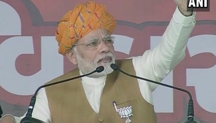 गुजरात चुनावः बाढ़ के समय कांग्रेसी रिजॉर्ट में थे और बीजेपी मदद के लिए लोगों के बीच-पीएम मोदी गुजरात चुनावः बाढ़ के समय कांग्रेसी रिजॉर्ट में थे और बीजेपी मदद के लिए लोगों के बीच-पीएम मोदी