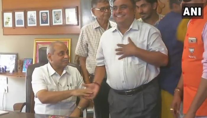 अमित शाह के आश्वासन के बाद दूर हुई नितिन पटेल की नाराजगी, संभाला उपमुख्यमंत्री का पद अमित शाह के आश्वासन के बाद दूर हुई नितिन पटेल की नाराजगी, संभाला उपमुख्यमंत्री का पद