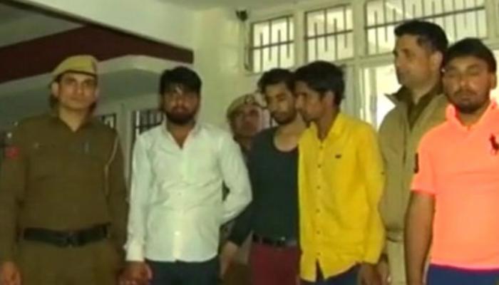 गुरुग्राम : परिवार के सामने कार से खींचकर महिला के साथ रेप, 4 गिरफ्तार गुरुग्राम : परिवार के सामने कार से खींचकर महिला के साथ रेप, 4 गिरफ्तार