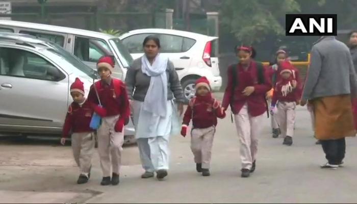 'पद्मावत' : विरोध के चलते गुरुग्राम के सभी स्कूल-कॉलेज बंद, शाम 7 बजे के बाद नहीं खुलेंगे बार-रेस्टोरेंट 'पद्मावत' : विरोध के चलते गुरुग्राम के सभी स्कूल-कॉलेज बंद, शाम 7 बजे के बाद नहीं खुलेंगे बार-रेस्टोरेंट