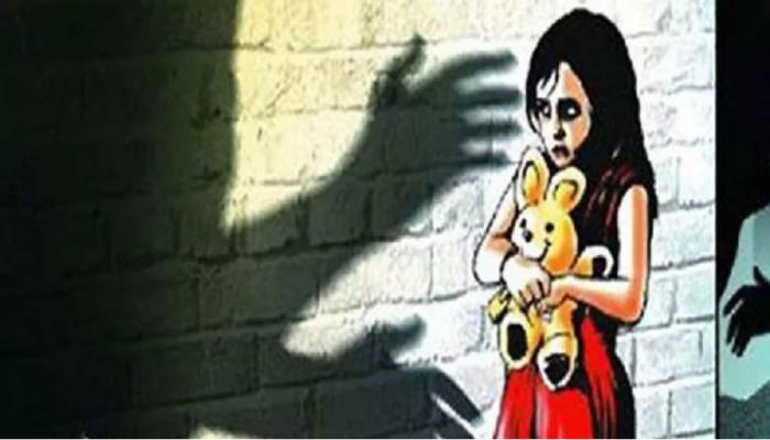बस्ती : खाकी फिर हुई शर्मशार, मासूम के साथ सिपाही ने की अश्लील हरकत बस्ती : खाकी फिर हुई शर्मशार, मासूम के साथ सिपाही ने की अश्लील हरकत