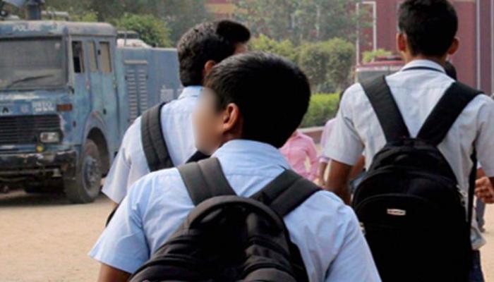 गुड़गांव: 7वीं के छात्र ने टीचर और उसकी बेटी को दी रेप की धमकी; दूसरे ने कैंडल लाइट डेट के लिए पूछा गुड़गांव: 7वीं के छात्र ने टीचर और उसकी बेटी को दी रेप की धमकी; दूसरे ने कैंडल लाइट डेट के लिए पूछा