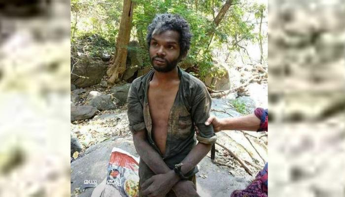 VIDEO: चावल चुराने के आरोप में भीड़ ने आदिवासी युवक को पीट-पीटकर मार डाला VIDEO: चावल चुराने के आरोप में भीड़ ने आदिवासी युवक को पीट-पीटकर मार डाला