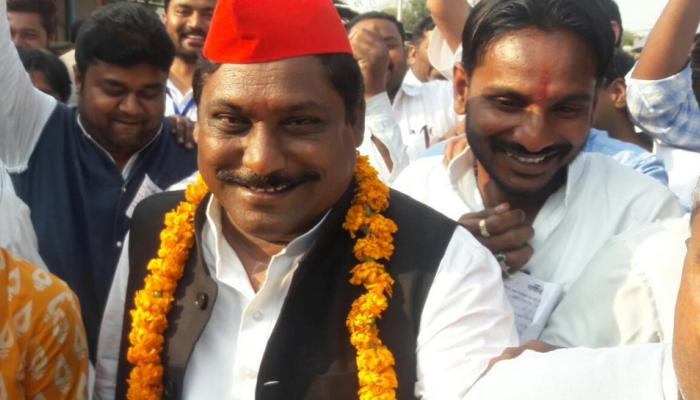 लोकसभा उपचुनावः यूपी के फूलपुर सीट पर एसपी के नागेंद्र प्रताप सिंह पटेल हुए विजयी लोकसभा उपचुनावः यूपी के फूलपुर सीट पर एसपी के नागेंद्र प्रताप सिंह पटेल हुए विजयी