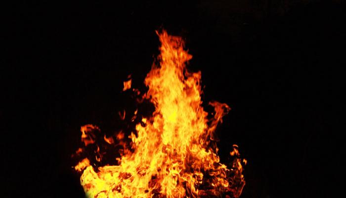 लड़की के पिता ने प्रेमी युगल को किया आग के हवाले, अगले महीने होने वाली थी दोनों की शादी लड़की के पिता ने प्रेमी युगल को किया आग के हवाले, अगले महीने होने वाली थी दोनों की शादी