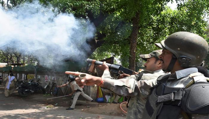 राजस्थान में दूसरे दिन भी हिंसा, हिंडौन सिटी के विधायक और पूर्व मंत्री के घर फूंके, कर्फ्यू राजस्थान में दूसरे दिन भी हिंसा, हिंडौन सिटी के विधायक और पूर्व मंत्री के घर फूंके, कर्फ्यू