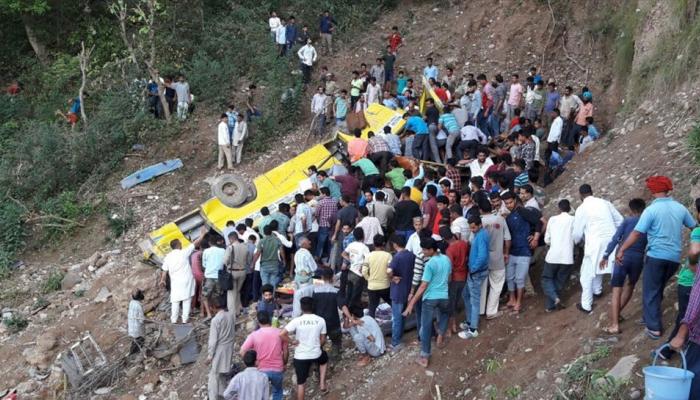 हिमाचल बस हादसे में 26 बच्चों समेत 29 की मौत, राष्ट्रपति, उपराष्ट्रपति और PM ने जताया शोक हिमाचल बस हादसे में 26 बच्चों समेत 29 की मौत, राष्ट्रपति, उपराष्ट्रपति और PM ने जताया शोक