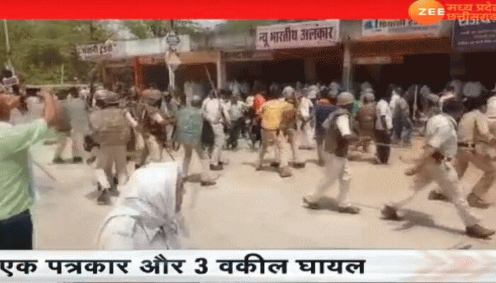 मध्य प्रदेश: भारत बंद प्रदर्शन के दौरान सीधी में पुलिस ने वकीलों पर भांजी लाठियां मध्य प्रदेश: भारत बंद प्रदर्शन के दौरान सीधी में पुलिस ने वकीलों पर भांजी लाठियां